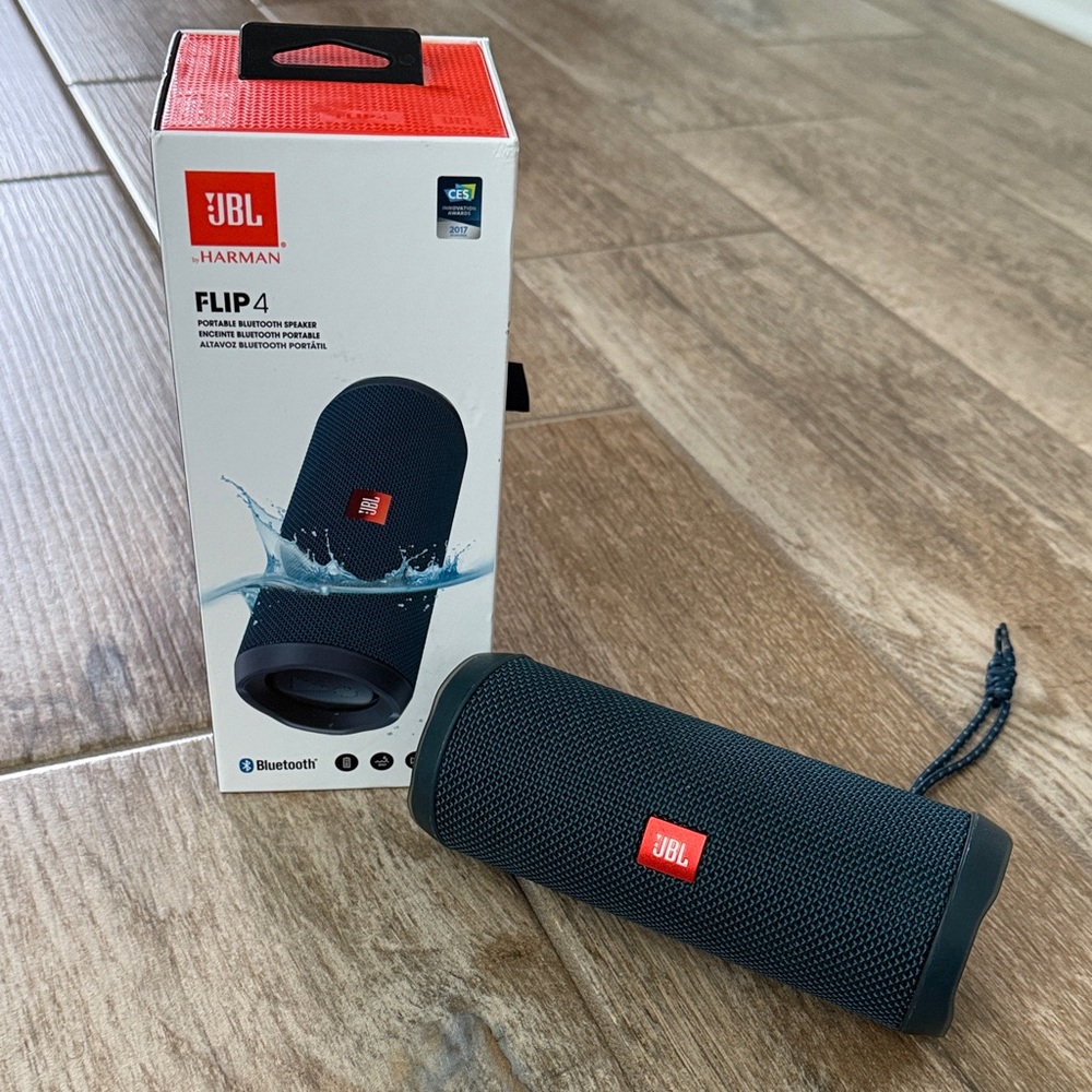 JBL Flip 4 Bluetooth Speaker